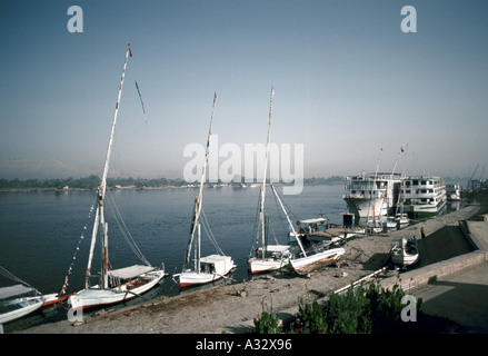 Boote auf dem Nil bei Luxor, Ägypten Stockfoto