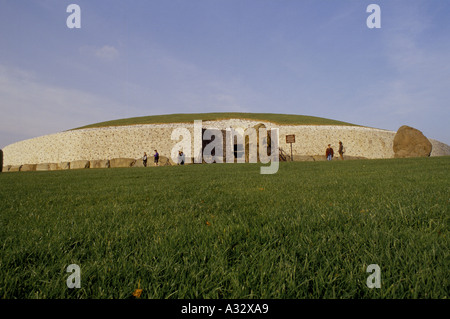 Newgrange, Irland, gebaut vor 5.300 Jahren, diese Passage-Gebäude ist eines der ältesten Bauwerke der Welt gebaut. Stockfoto