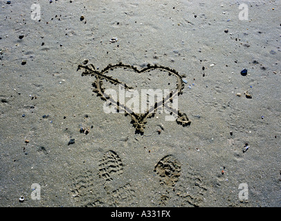 Ein Herz in den Sand gezeichnet Stockfoto