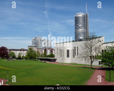 RWE-Hochhaus und Aalto-Theater in Essen-Nordrhein-Westfalen-Deutschland Stockfoto