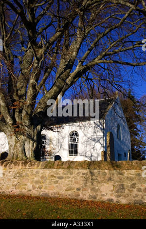 Alvie Kirche Schottlands, Spey Tal, Kirk, kleine Kirche, blauer Himmel, malerische Stockfoto