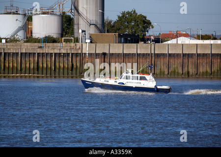 PLA Hafenmeister Boot Westbourne auf der Themse in der Nähe von Woolwich Stockfoto