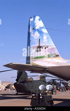 Lockheed C-130 Hercules, betrieben von der pakistanischen Luftwaffe mit Gedenk Schweif Kunstwerk zeigt Erdbebenhilfe in 2005 Stockfoto