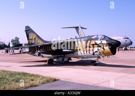 Vought A-7E Corsair, im Tiger Stripes Farbgebung, betrieben von der Hellenic Air Force eingerichtet. Stockfoto