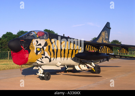 Vought A-7E Corsair, dekoriert mit Tigerstreifen Farben-Schema von der Hellenic Air Force betrieben. Stockfoto