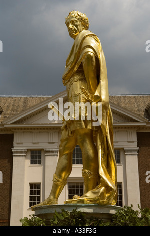 Statue von König Karl II. vor dem Royal Hospital Chelsea Heimat der Chelsea Rentners London SW3 UK 2006 Von Grinling Gibbons in Figure Court Stockfoto