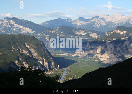 Stretto di Salurn in das Etschtal Fluss und die Brenta-Dolomiten-Gruppe gesehen von Gfrill-Südtirol-Italien Stockfoto