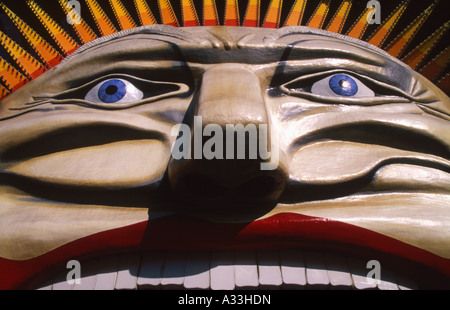 Detail der Clown Gesicht über dem Eingang zum Luna Park Messegelände in St Kilda Melbourne Victoria Australien Stockfoto