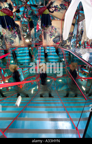 Kaiser-Motte-Store, Mayfair, London. 2006. Treppe Architekt: Ab Rogers Design Stockfoto