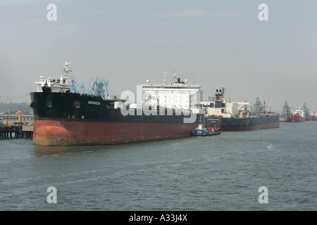 Öl-Tanker Aberdeen angedockt an Fawley Öl-Raffinerie Hampshire in england Stockfoto