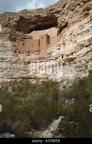 Montezuma Castle National Monument, Arizona, USA, c. 1400. Sinagua Klippenwohnungen Stockfoto