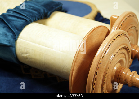 Tora-Rolle mit Holzrollen geschlossen Stockfoto