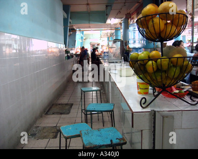 Saft-Bar in der Markthalle, Merida, Yucatan, Mexiko Stockfoto