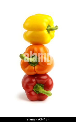 Stapel von rot orange und gelbe Paprika Stockfoto