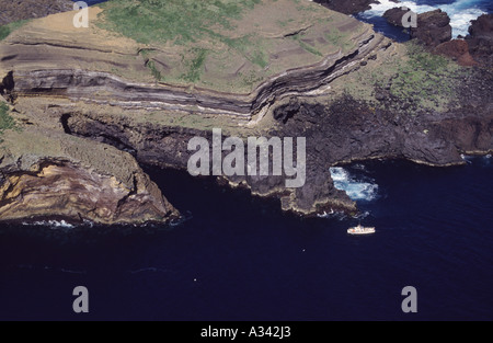 Azoren Insel Graciosa, Portugal Fischerboot entlang der Küste Stockfoto