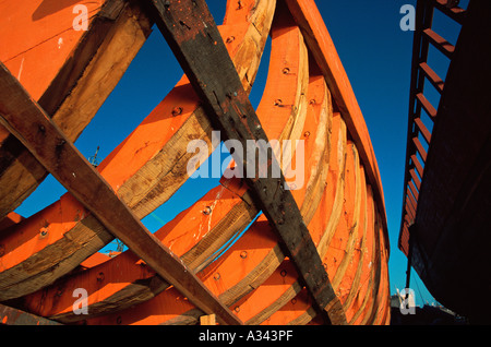 Rumpf eines Trawlers im Bau in der Werft von Essaouira Marokko Stockfoto