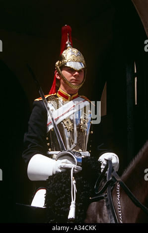 Pferd-Wache sitzen auf Pferd außerhalb der Horse Guards Parade, Whitehall, London, England Stockfoto