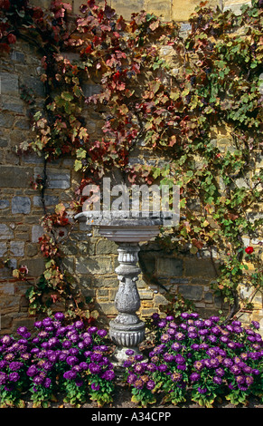 Teil des italienischen Gartens, Hever Castle, in der Nähe von Edenbridge, Kent, England Stockfoto