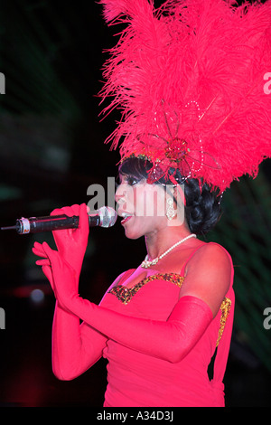 Sänger bei La Tropicana Nightclub, Havanna, Kuba Stockfoto