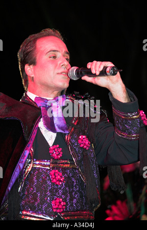 Sänger bei La Tropicana Nightclub, Havanna, Kuba Stockfoto