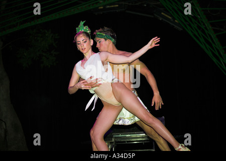 Tänzerinnen im La Tropicana Nightclub, Havanna, Kuba Stockfoto