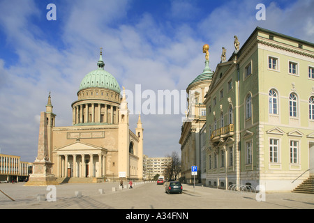 Alten Markt in Potsdam mit der Nikolai-Kirche und das alte Rathaus, Deutschland, Brandenburg, Potsdam Stockfoto