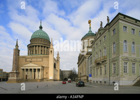 Alten Markt in Potsdam mit der Nikolai-Kirche und das alte Rathaus, Deutschland, Brandenburg, Potsdam Stockfoto