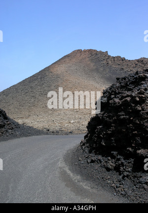 Straße durch den Nationalpark Timanfaya Stockfoto
