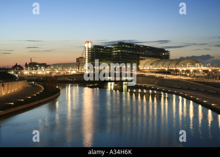 Hauptbahnhof in den Abend, Deutschland, Berlin Stockfoto