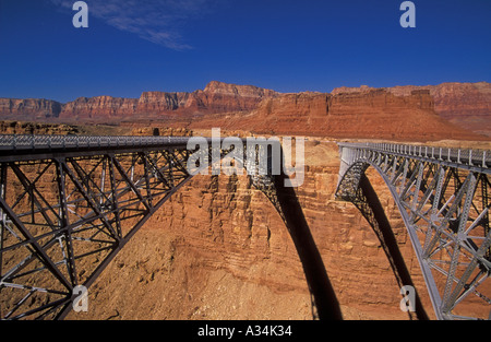 Alte und neue Navajo Brücken über Marble Canyon und Colorado River, in der Nähe von Lees Ferry, Arizona, USA Stockfoto