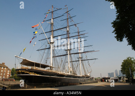 Cutty Sark, ein britisches Clipper-Schiff. Greenwich, Canary Wharf in der Ferne. South East London England 2006 2000er Jahre Großbritannien HOMER SYKES Stockfoto