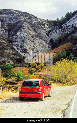 Auf Tournee in das Troodos-Gebirge in einem kleinen Mietwagen Zypern EU Stockfoto