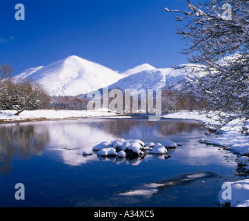 Der Fluss Fillan und Ben mehr angesehen Strath Fillan in der Nähe von Crianlarich, Stirling, Schottland, UK Stockfoto