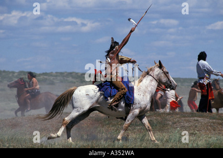 Indische Kriegspartei in der Schlacht von Little Bighorn Custer re Enactment Crow Agency landet in der Nähe von Hardin Montana USA Stockfoto
