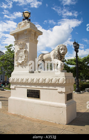 Löwenstatue, Parque Jose Marti, Plaza de Armas, Cienfuegos, Provinz Cienfuegos, Kuba Stockfoto