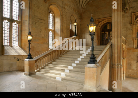 Treppe führt zu den großen Saal Christchurch College in Oxford. Stockfoto