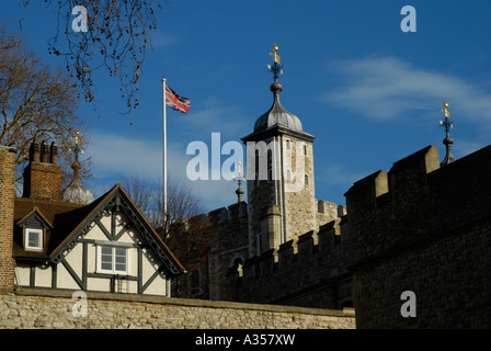 Tower von London Criss Kreuzung Wände zu weißen Turm Turm Stockfoto