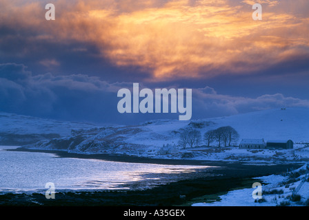 Schnee an der Küste Loch Beag Isle Of Skye Scotland UK Stockfoto