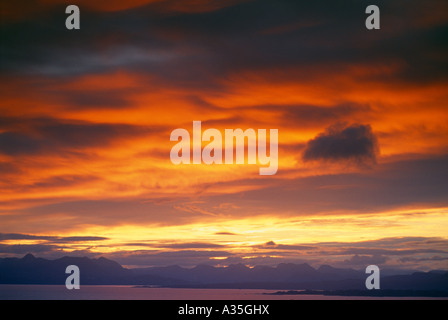 Sonnenaufgang über die Torridon Berge von der Isle Of Skye Scotland UK Stockfoto