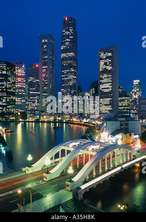 Boat Quay die Skyline der Stadt und Elgin Bridge bei Nacht-Singapur Stockfoto