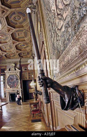 "CHANTILLY FRANCE" Touristen in Burg mit "Conde Museum" Detail "Deer Gallery" Arm Stockfoto