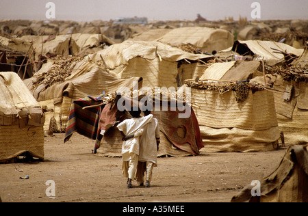 Sudan, Hungersnot, 1985. Flüchtlingslager in El Fasher in der Region Darfur im westlichen Sudan Stockfoto