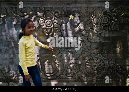 Indonesierin in Pura Maduwe Karang Tempel, Bali, Indonesien, Asien Stockfoto