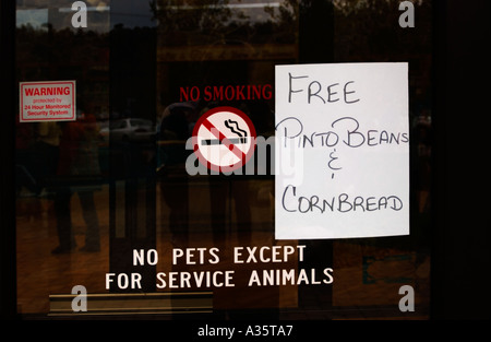 Kostenloses Essen Schild an die Tür im WV Welcome center USA Stockfoto