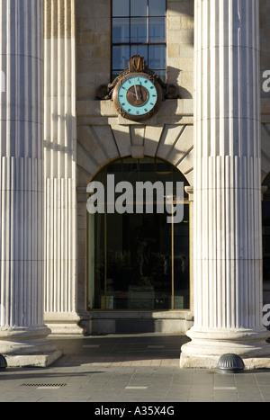 Spalten des Generals Postamt GPO in o Connell street der Uhr und Fenster dublin Stockfoto