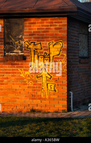 Graffiti auf einem Gebäude Wand gesprüht. Stockfoto