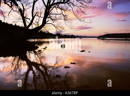 Winter-Morgendämmerung über Lake Windermere von Ambleside gesehen Stockfoto