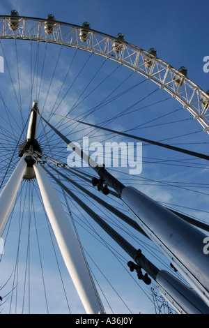 Das British Airways London Eye am Südufer der Themse Stockfoto