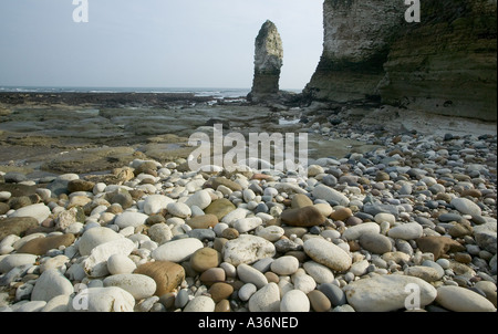 Stapeln Sie unter Flamborough Kopf. Yorkshire. Stockfoto