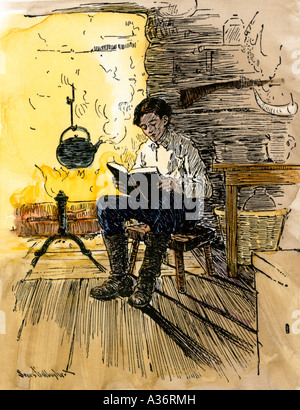 Abe Lincoln als Junge gelesen von firelight in seiner Familie Blockhaus. Hand - farbige Holzschnitt Stockfoto